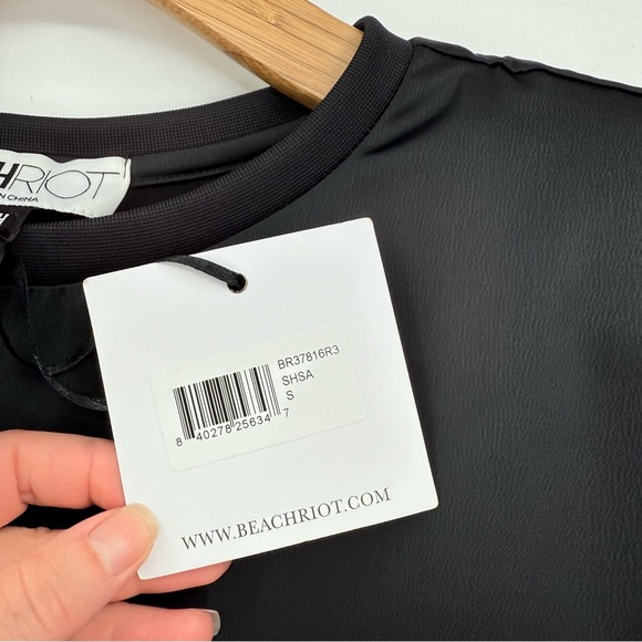 Beach Riot Dunes Muscle Crop Tee in Satin Black Size S - Picture 8 of 13